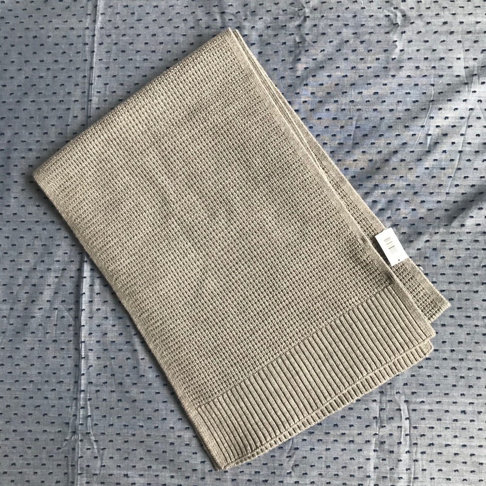 Banana Republic merino scarf NWT